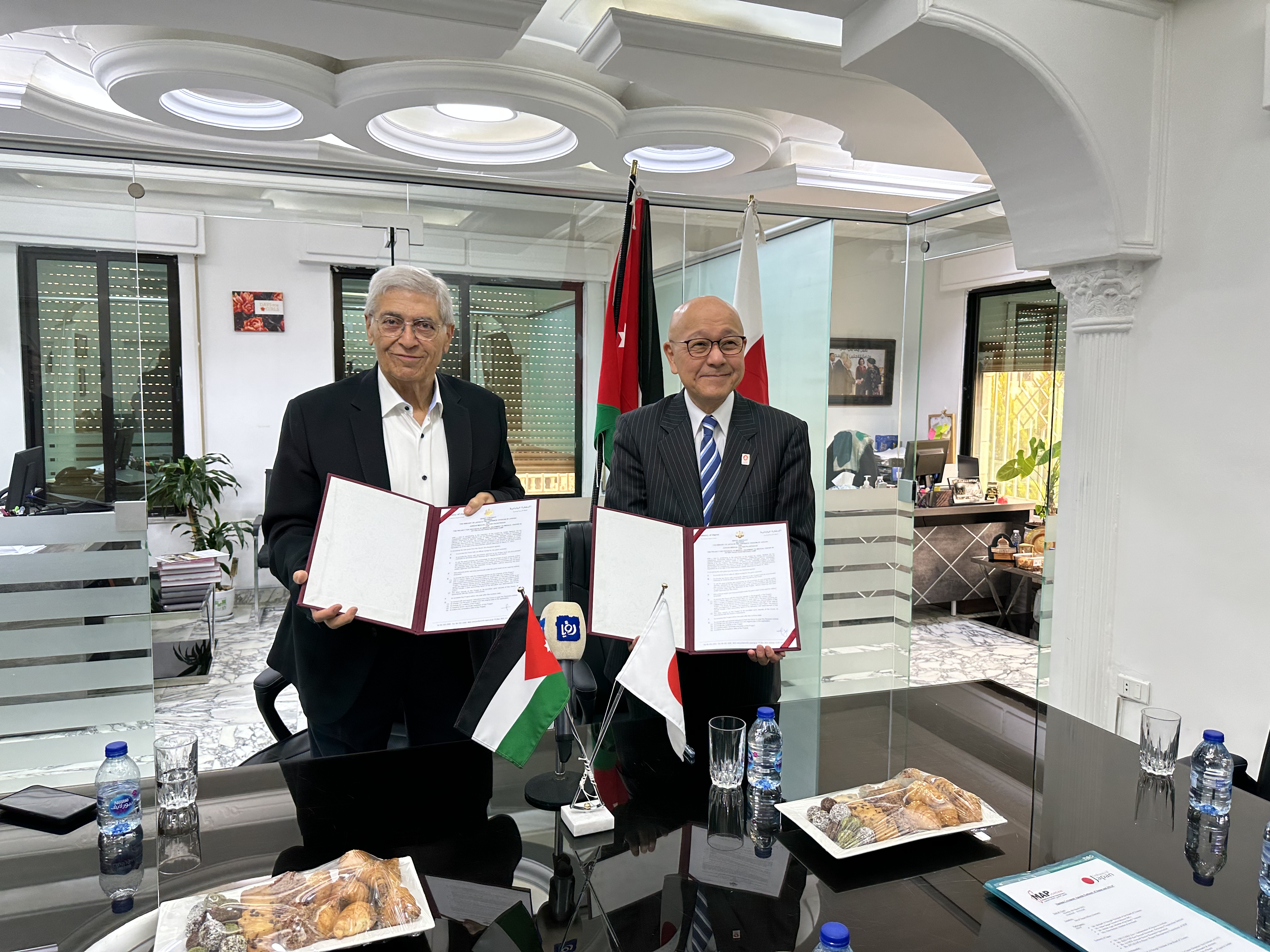 توقيع عقد منحة من الحكومة اليابانية  بقيمة 65،677 دولار أمريكي لتوفير معدات طبية للجمعية الاردنية للعون الطبي للفلسطينيين